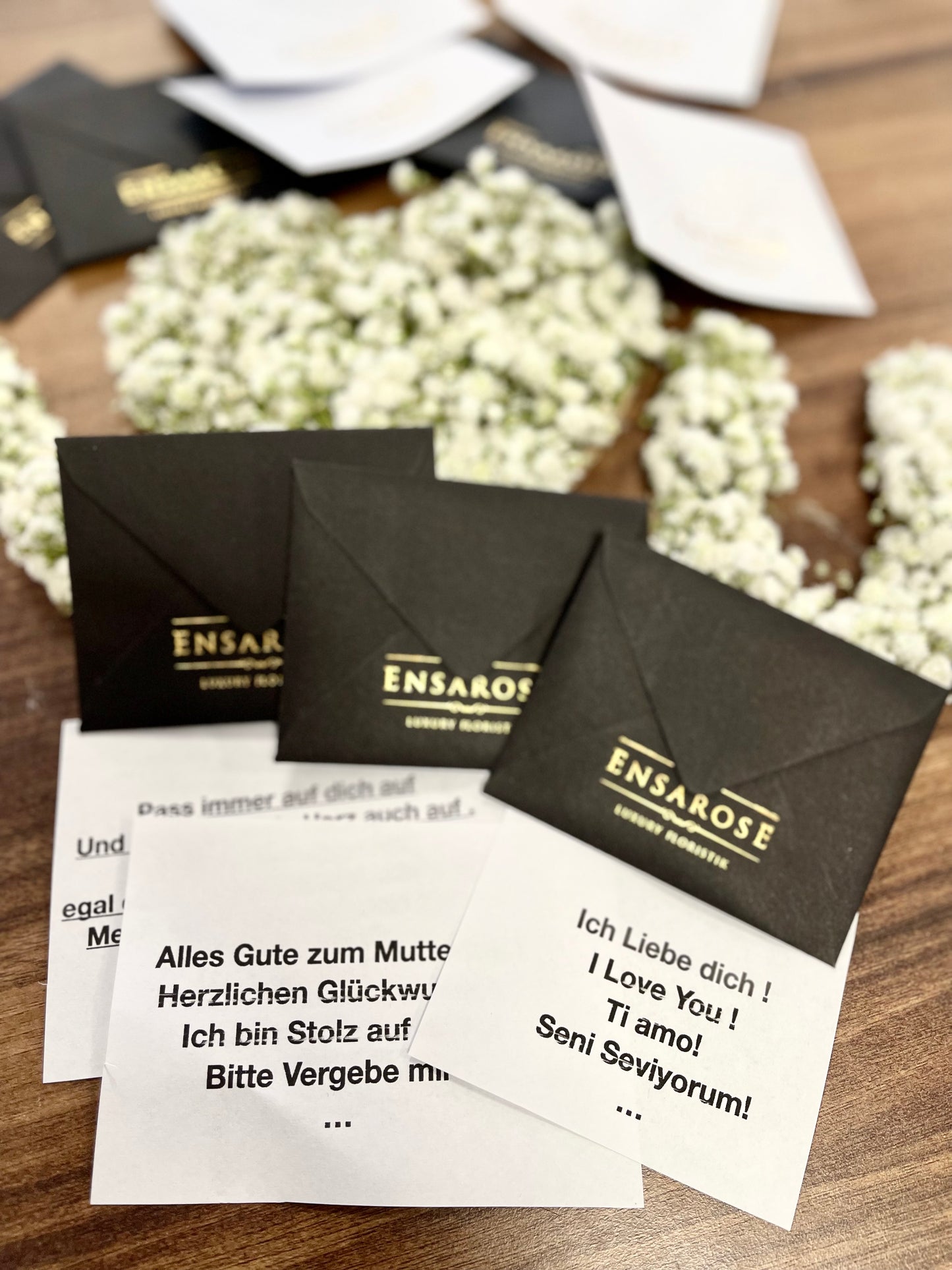 20x Luxury Weiße Rosen + Schleierkraut