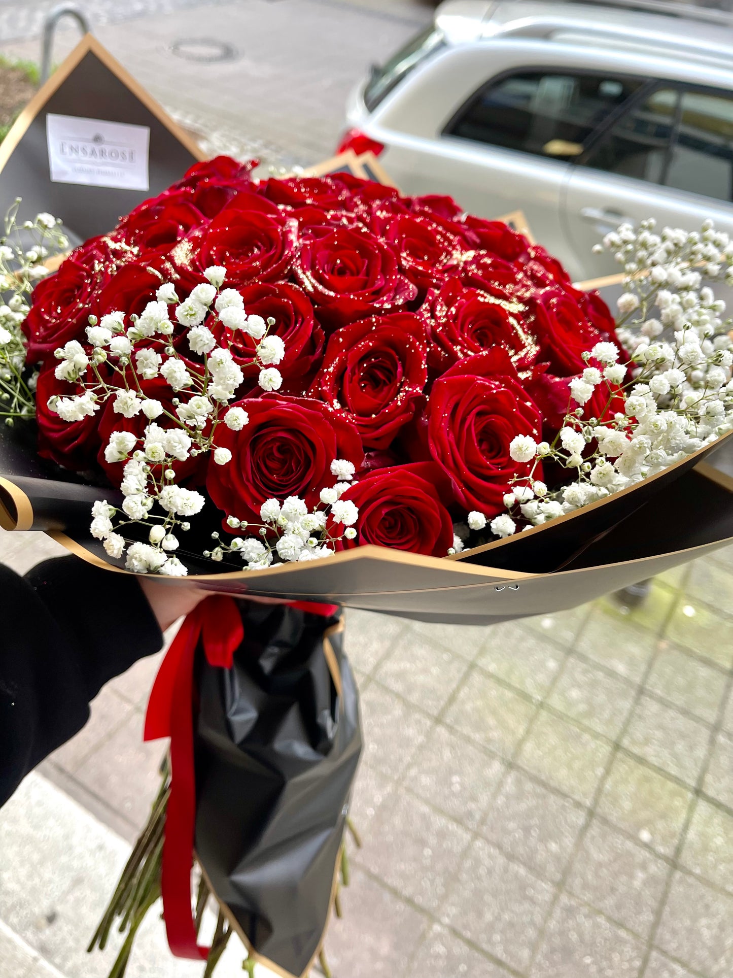 50 Rote Rosen mit Schleierkraut und glitzer Edel verpackt