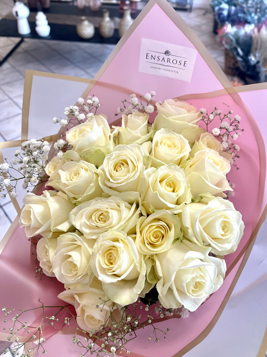 20x Luxury Weiße Rosen + Schleierkraut